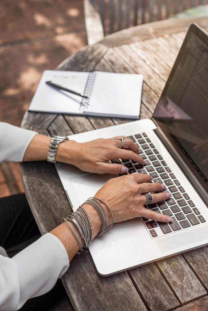 linkedin-sales-solutions-0QvTyp0gH3A-unsplash linkedin-sales-solutions-0QvTyp0gH3A-unsplash